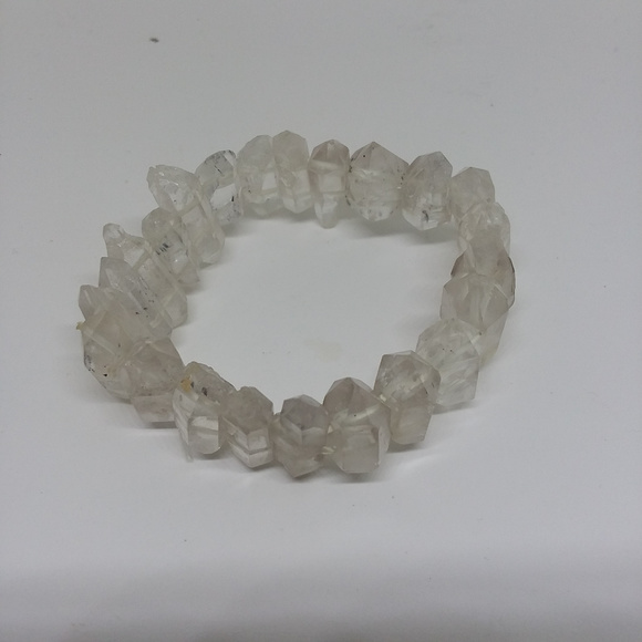 Jewelry - Clear quartz stretchy bracelet